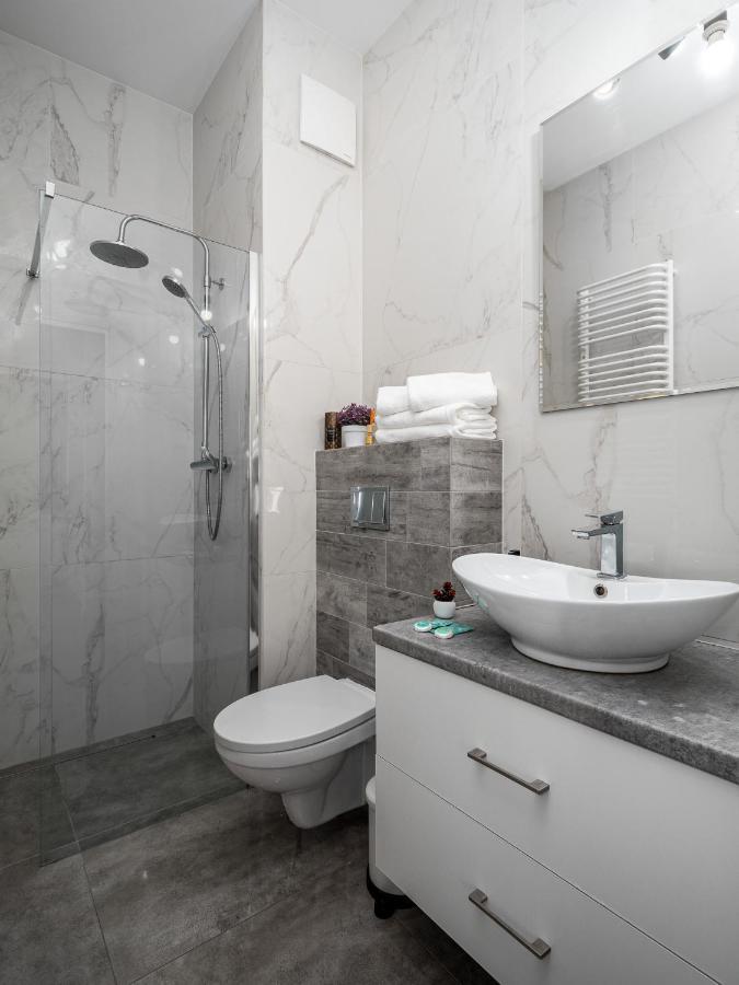 Appartamento Apartament Ks Wola Prymasa 407 Varsavia Esterno foto